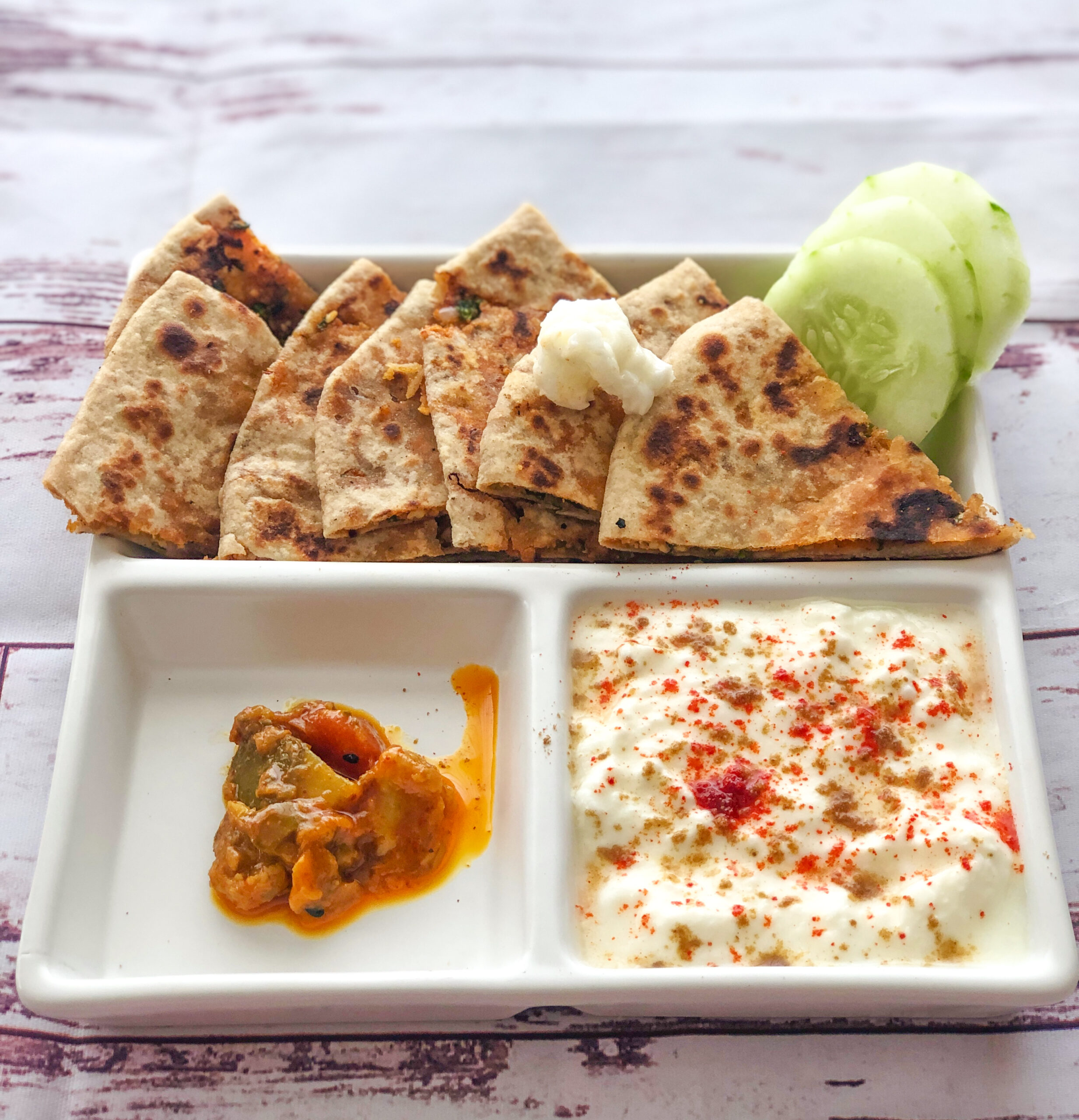 Onion Paratha (Raita+Achar)